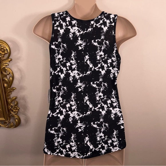NEW XXXL LULAROE BLACK WHITE TANK TOP SLEEVELESS STRETCH ABSTRACT PRINT - Picture 7 of 14